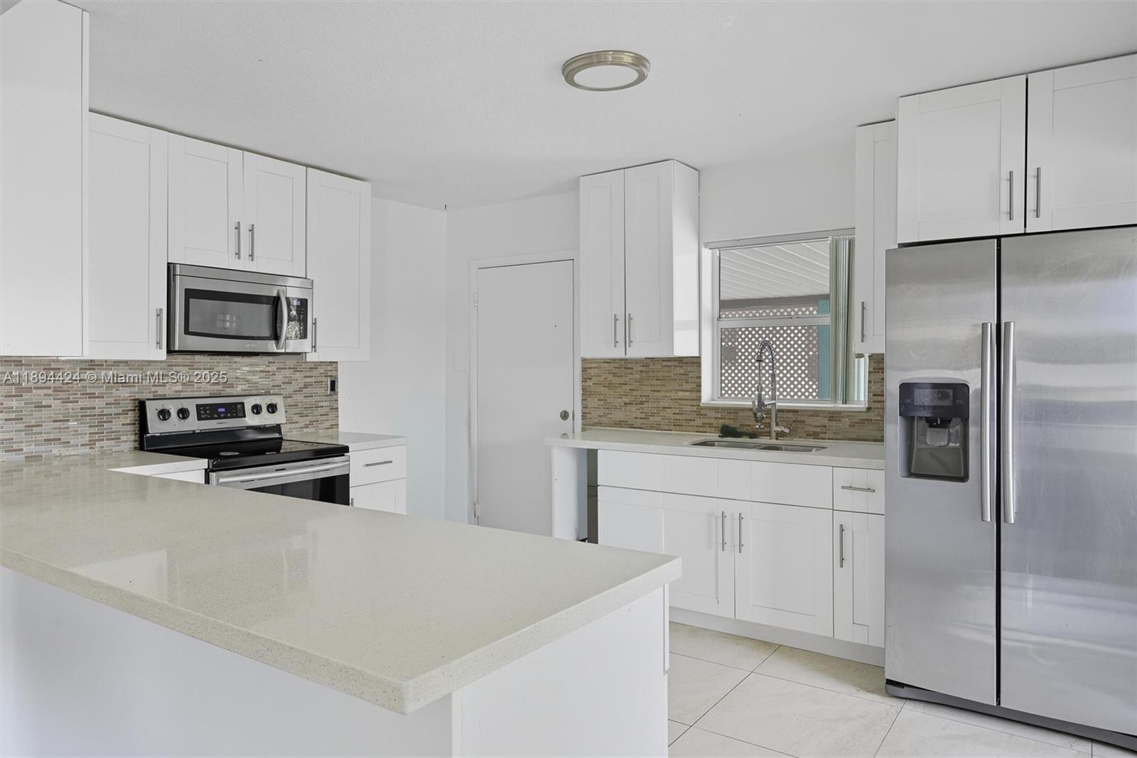 HOLLYWOOD BEACH GARDENS - Residential