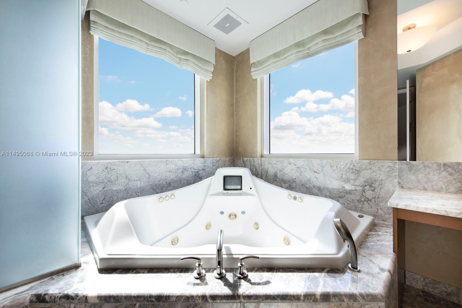 TURNBERRY OCEAN COLONY - Residential