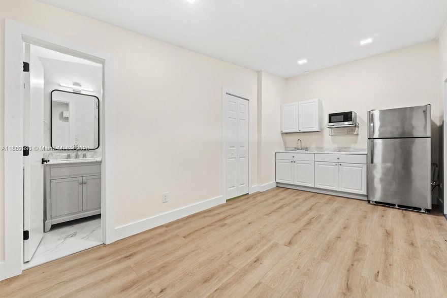Recently Remodeled Efficiency in Central Cutler Bay! This beautifully remodeled studio style efficiency features new
floors, a modern kitchen, and bathroom. Enjoy a spacious closet and a private patio area, perfect for outdoor
grilling and seating. Centrally located to all that Cutler Bay has to offer, this property is a perfect fit for those
seeking both comfort and convenience. Suitable for a maximum of 2 occupants, ideally for 1 person, with a small
pet considered. Water and electricity are included in the rent. Don’t miss out on this fantastic opportunity—
schedule a viewing today!