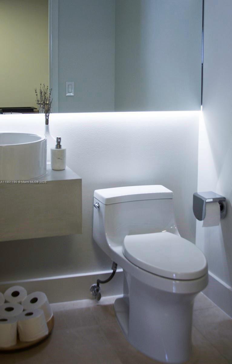 CONTINUUM ON SOUTH BEACH - Residential Lease