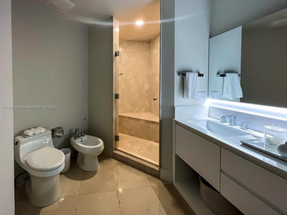 CONTINUUM ON SOUTH BEACH - Residential Lease