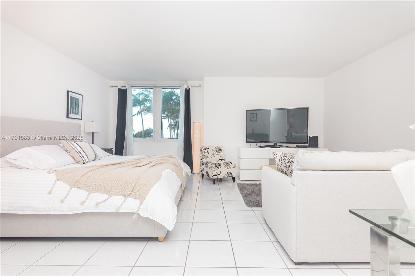 2301 Collins Ave 423