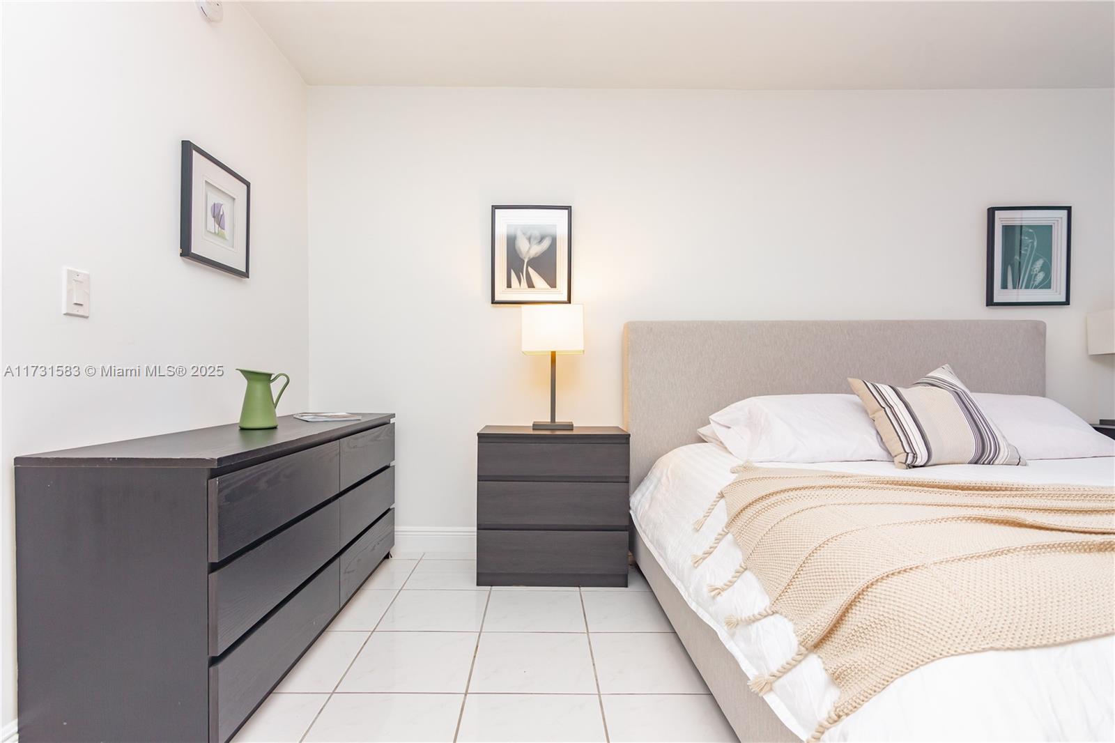 2301 Collins Ave 423