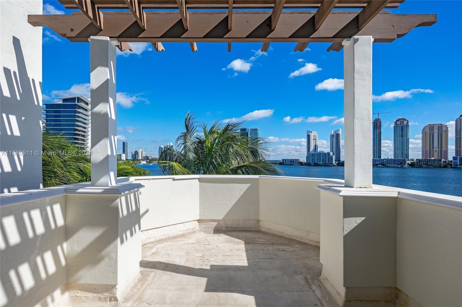 ISLAND ESTATES - Residential