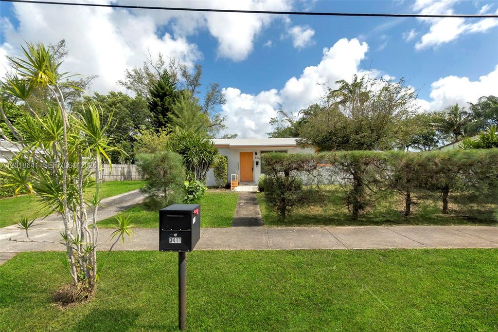 Photo of 3411 SW 35th St, West Park, FL 33023 (MLS # A12018641)