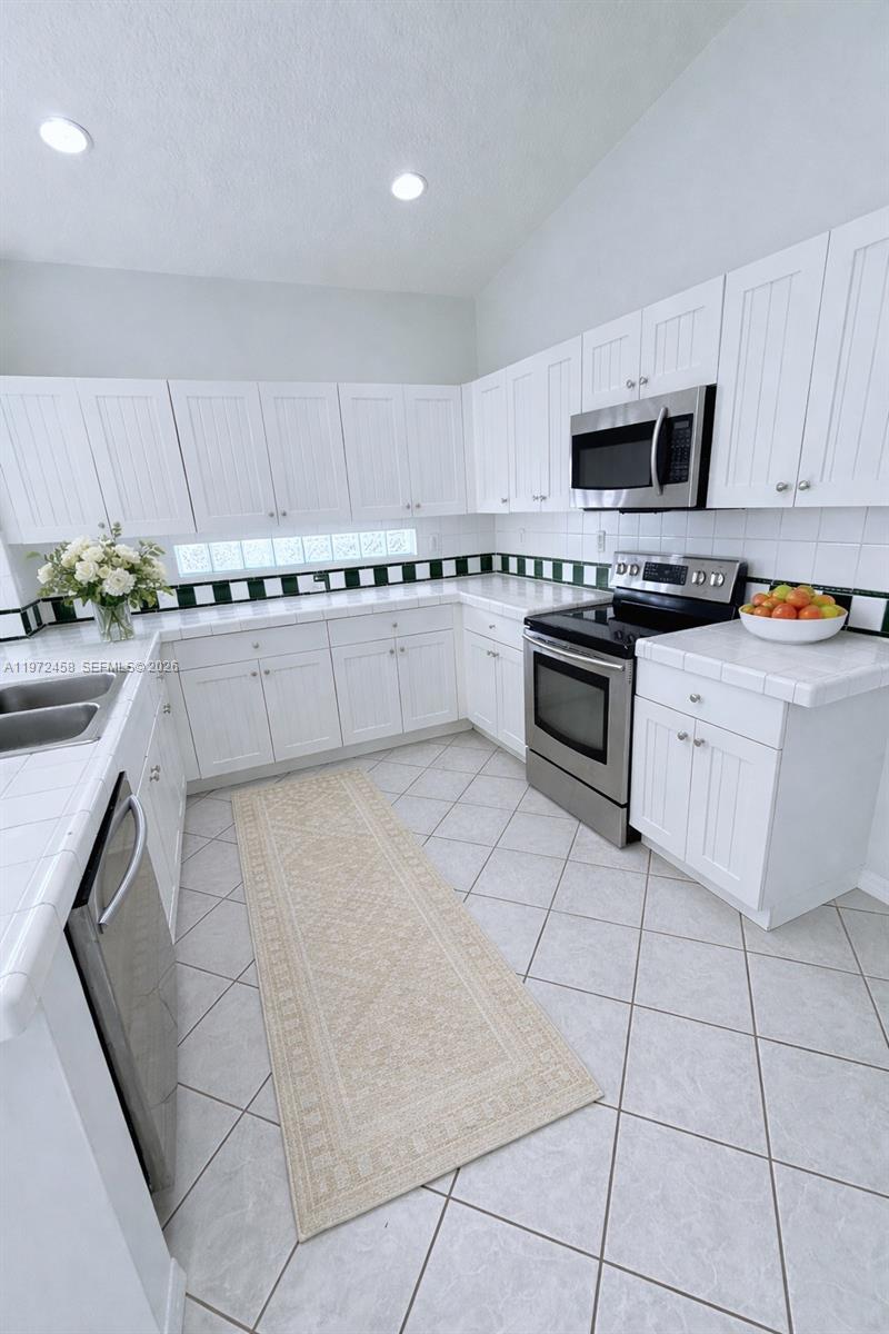 WYNDHAM LAKES CENTRAL 159 - Residential Lease