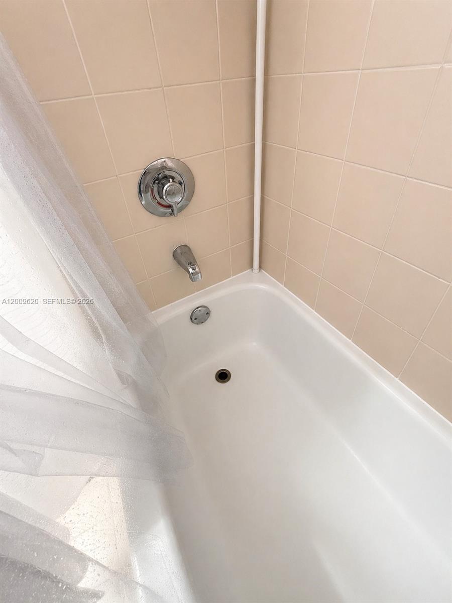 LAS BRISAS OF MIAMI BEACH - Residential