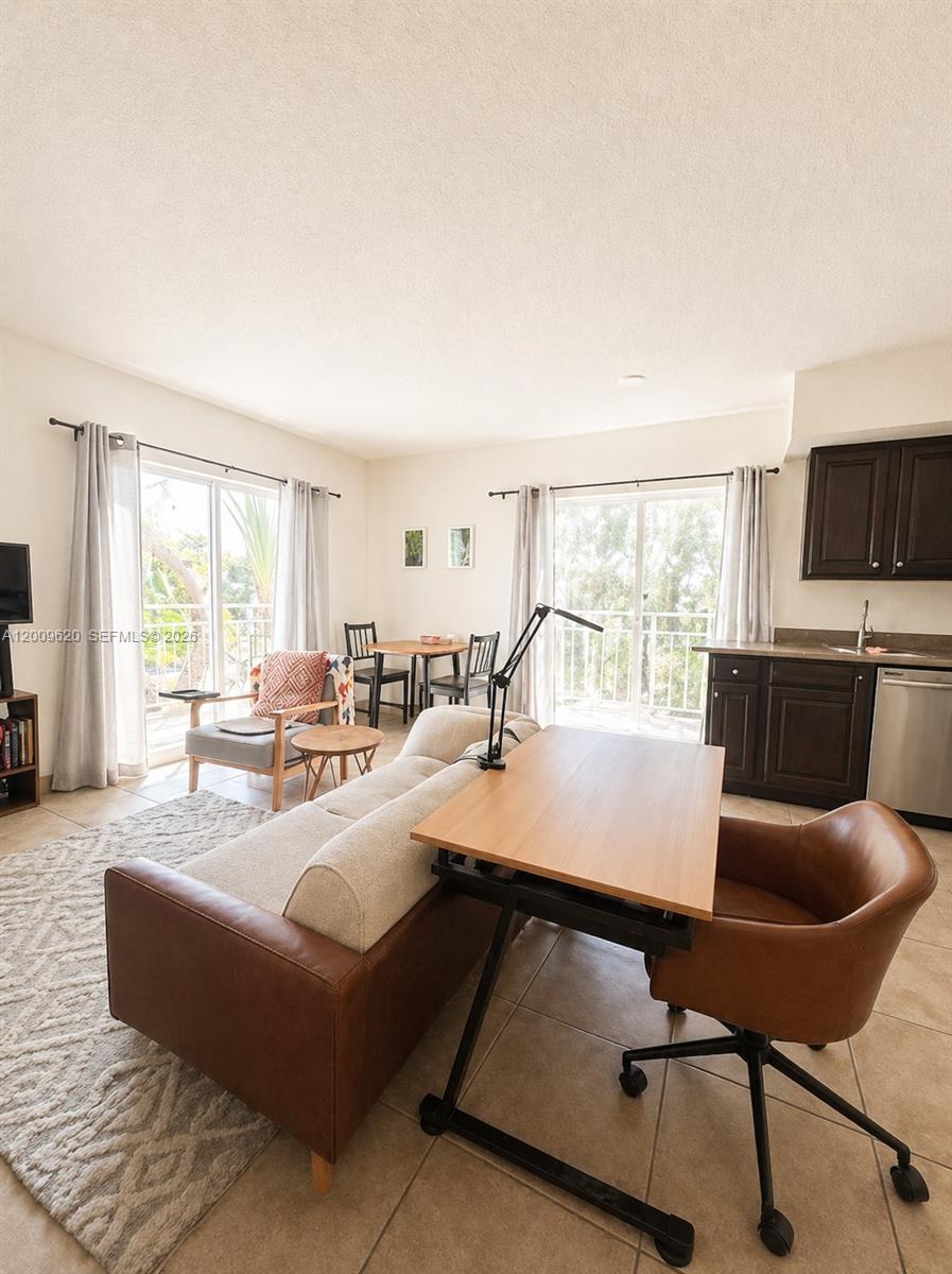 LAS BRISAS OF MIAMI BEACH - Residential