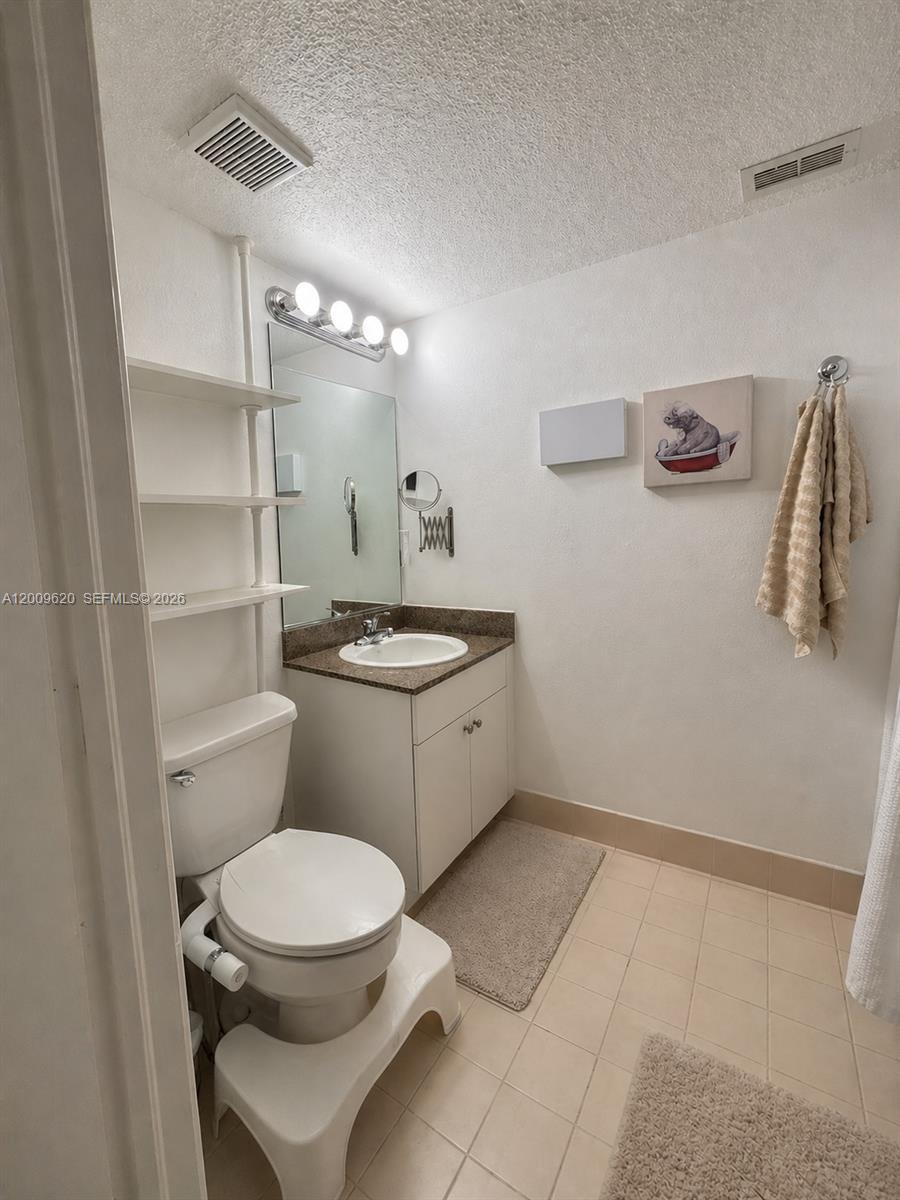 LAS BRISAS OF MIAMI BEACH - Residential