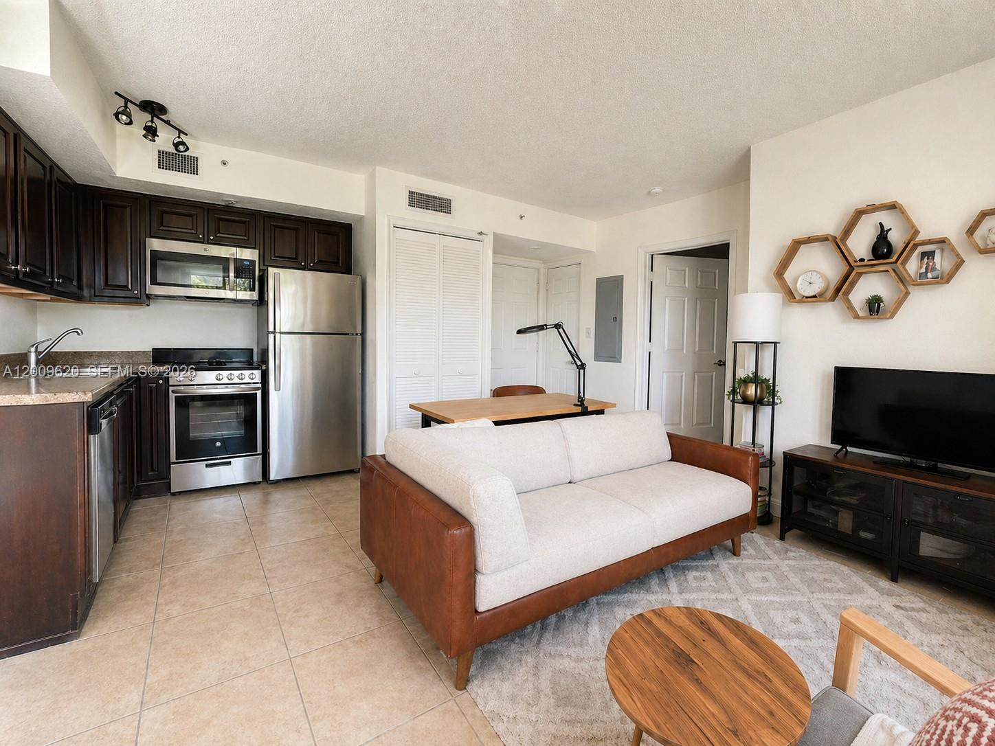 LAS BRISAS OF MIAMI BEACH - Residential