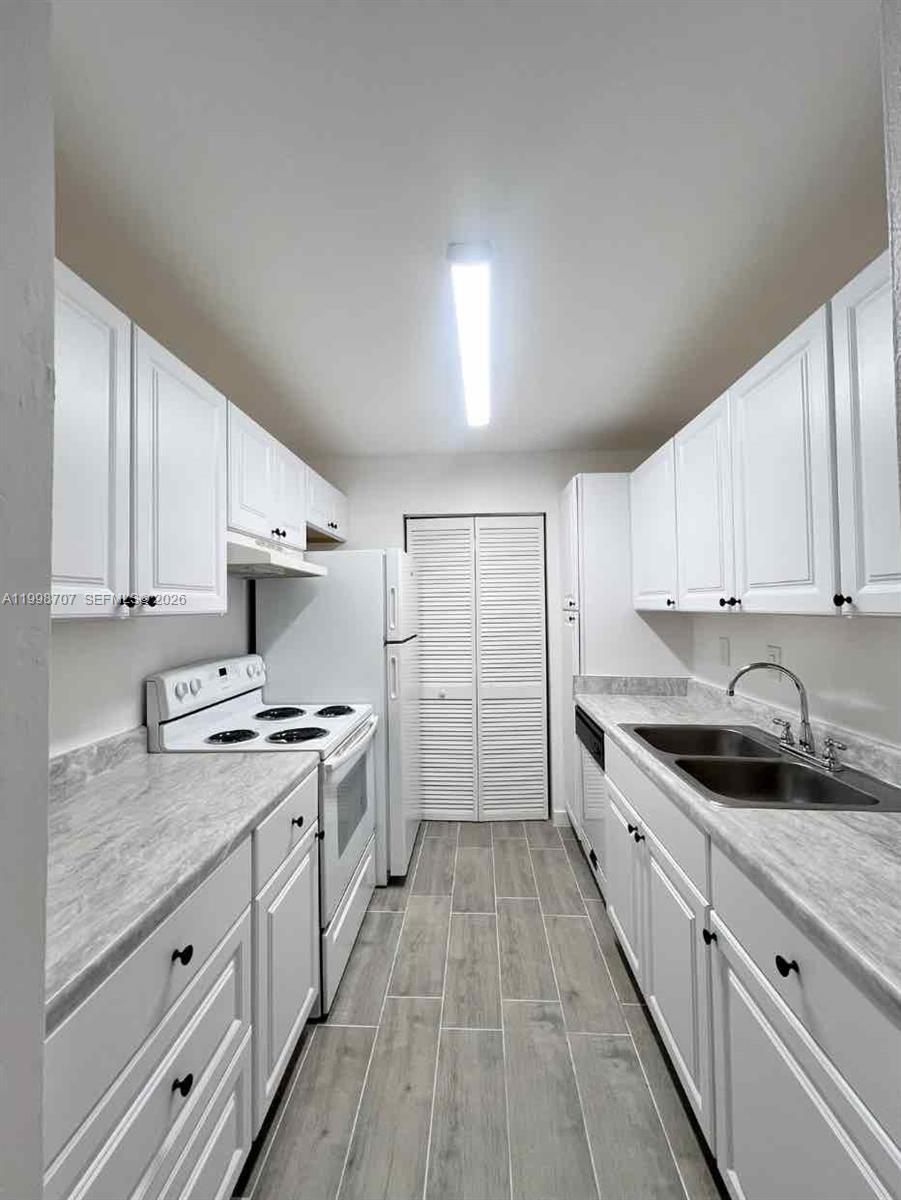 PRESERVE AT AVERY LAKES - Residential