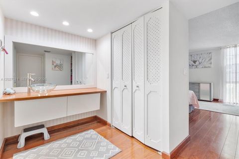 Tiny photo for 20400 W Country Club Dr #214, Aventura, FL 33180 (MLS # A12027571)