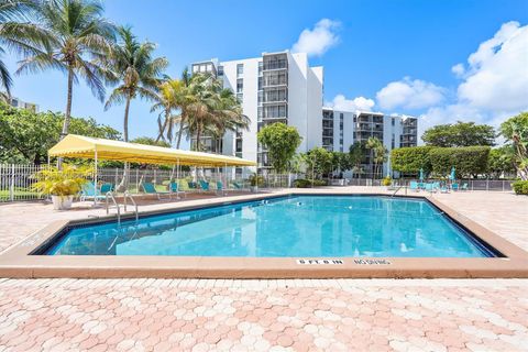 Tiny photo for 20400 W Country Club Dr #214, Aventura, FL 33180 (MLS # A12027571)