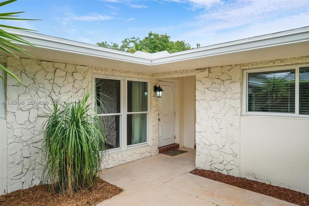 Photo of 107 SE 5th St #N, Dania Beach, FL 33004 (MLS # A11962685)