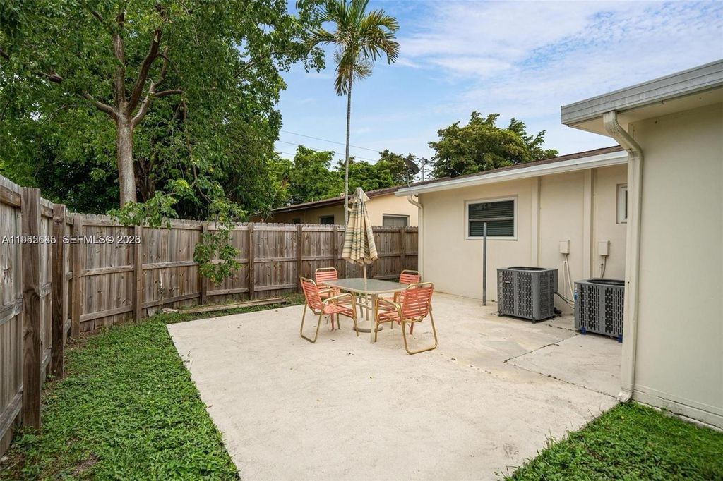 Photo of 107 SE 5th St #N, Dania Beach, FL 33004 (MLS # A11962685)