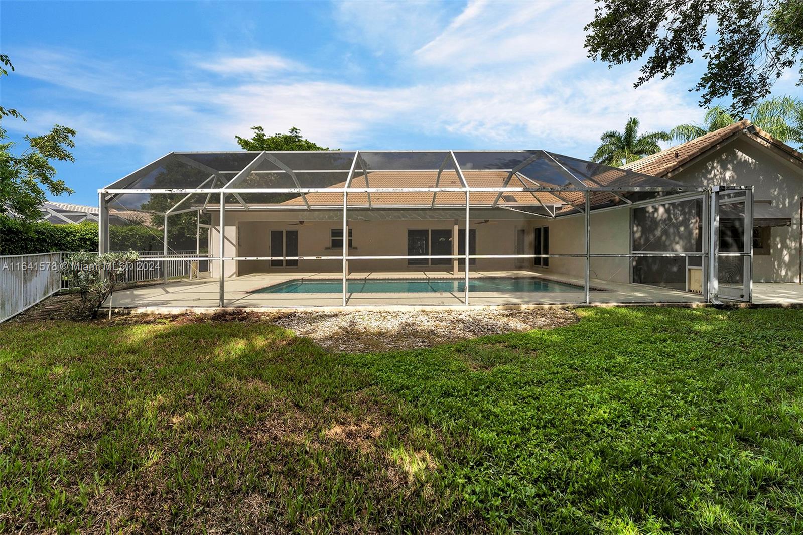 FAIRWAYS AT EAGLE TRACE - Residential
