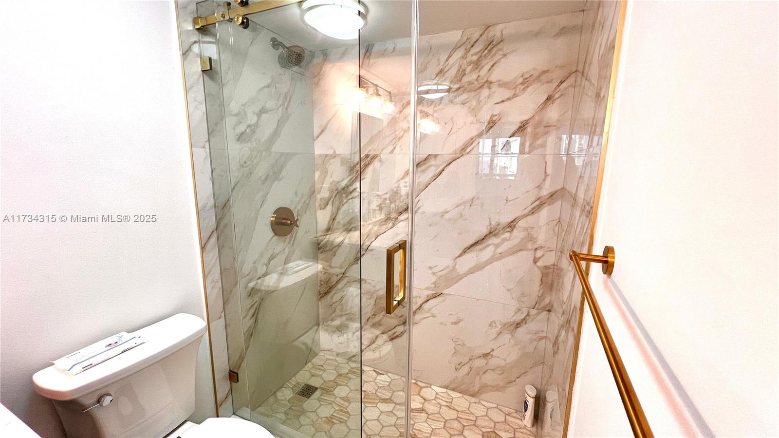 MAISON GRANDE CONDO - Residential