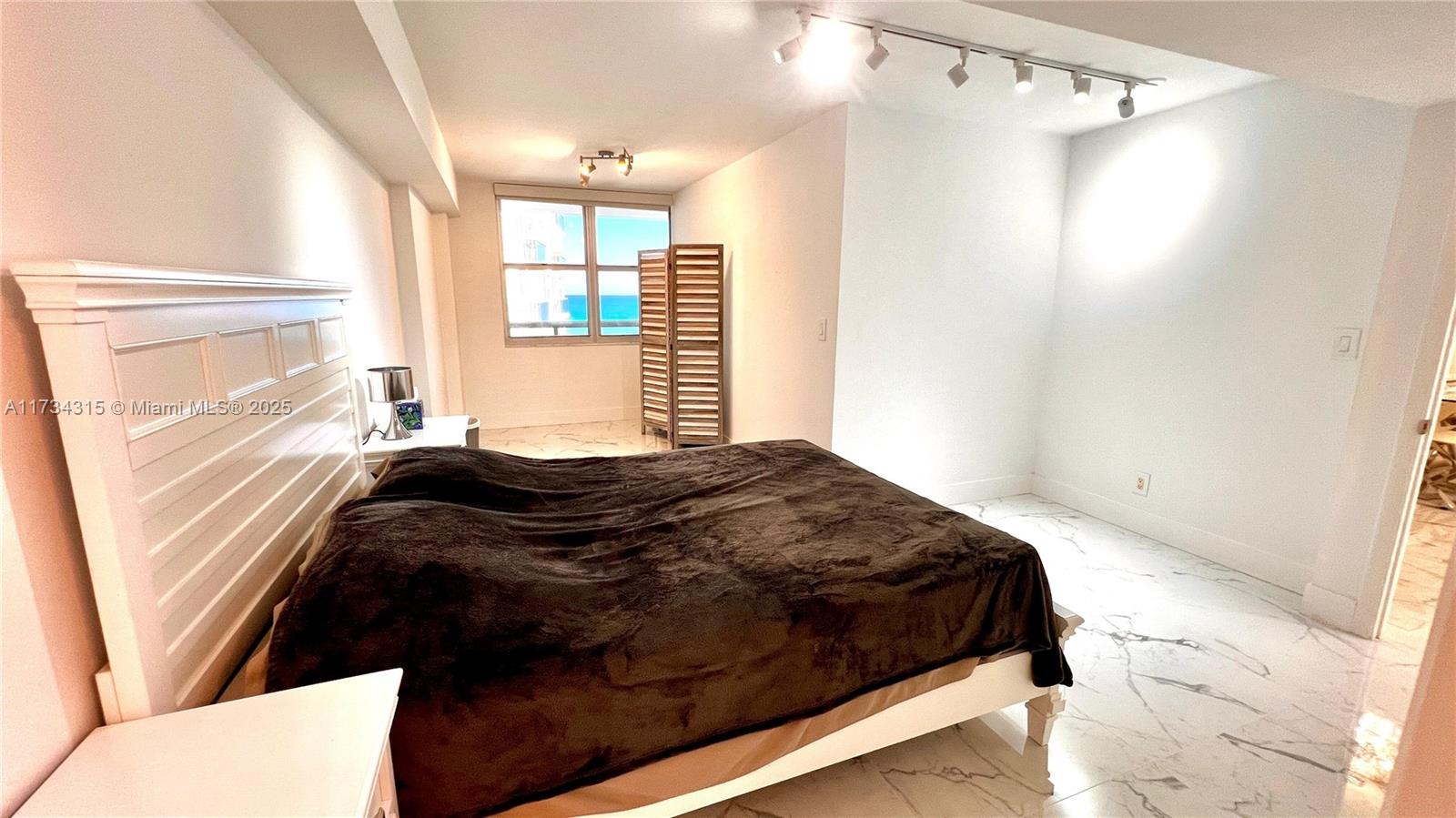 MAISON GRANDE CONDO - Residential