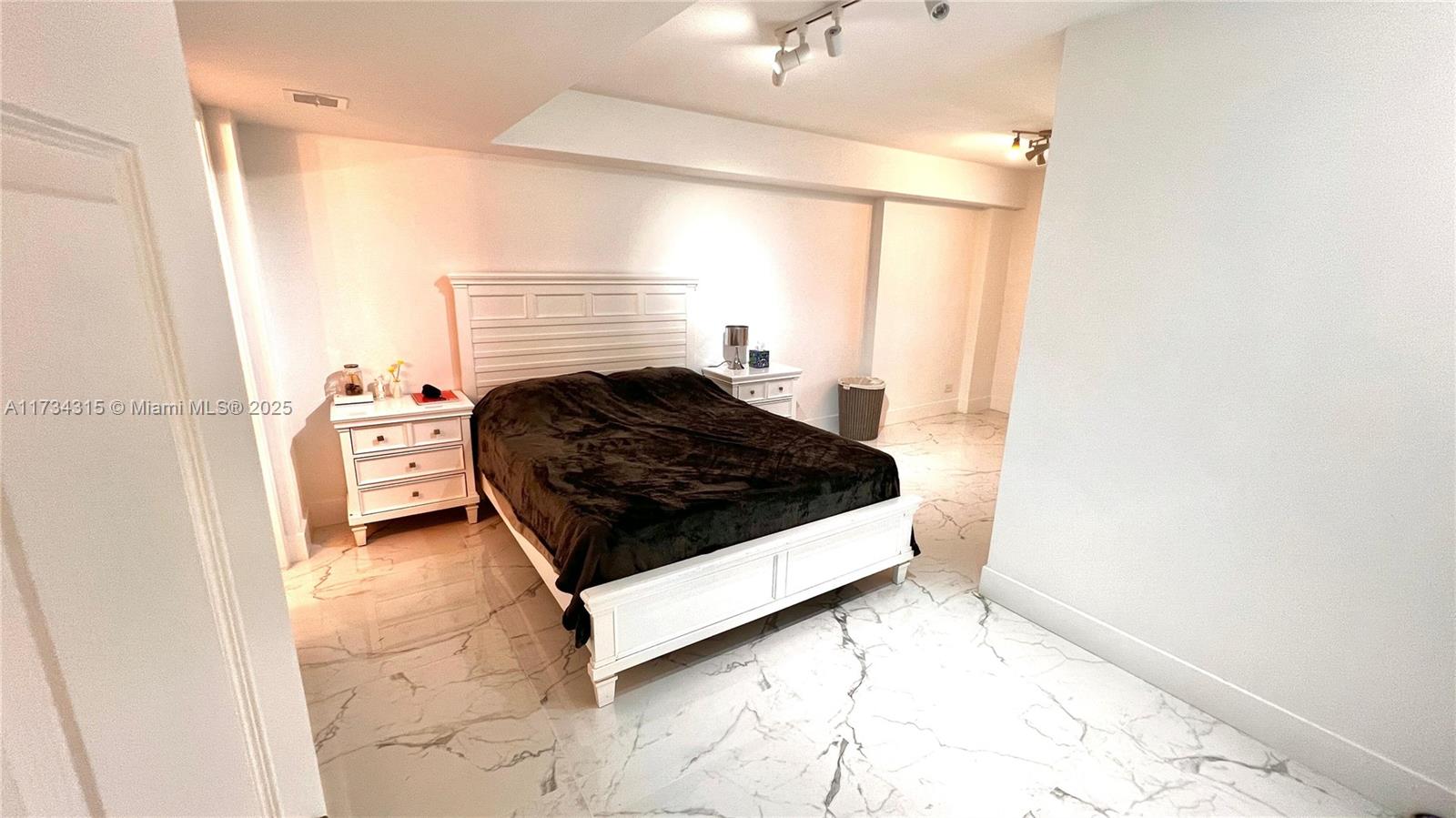 MAISON GRANDE CONDO - Residential