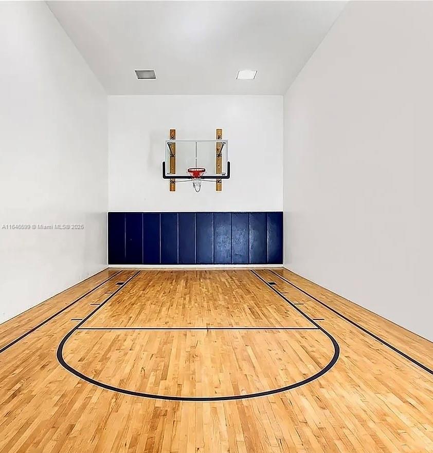 OCEANSIDE PLAZA CONDO - Residential