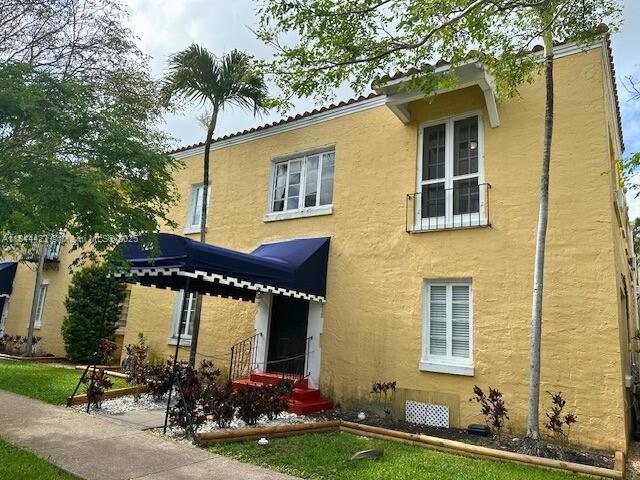 Completely Remodeled Apt. in the heart of Coral Gables within walking distance to shopping, dining and nightlife. Unit has new hurricane /energy efficient windows, A/C remote controlled multi zoned cooling system. Granite countertops and new appliances. Good for owners and/or investors with an excellent return on investment. Easy to show by calling the listing agent for appt.
