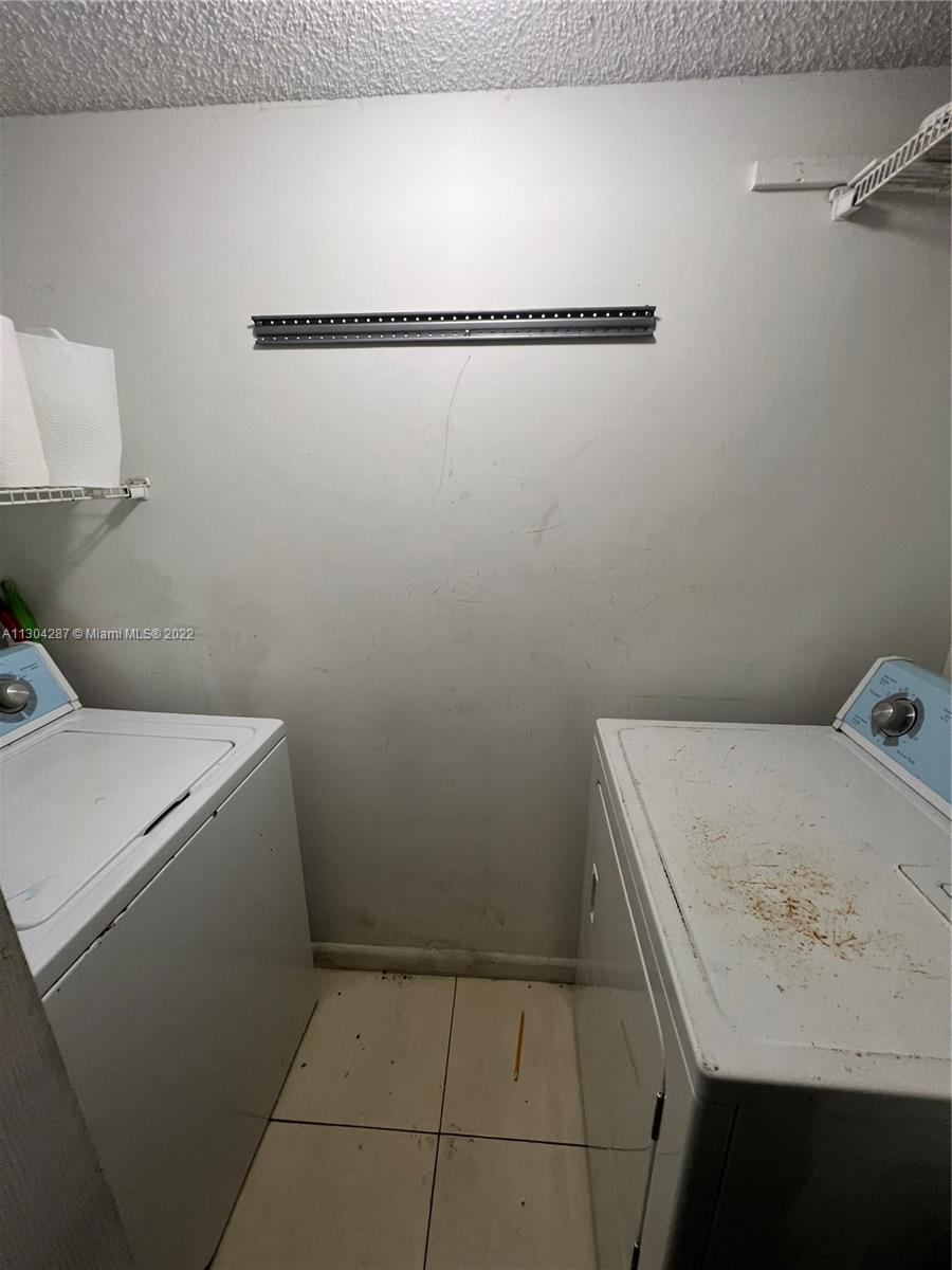 HOLLYWOOD PARC CONDOMINIU - Residential