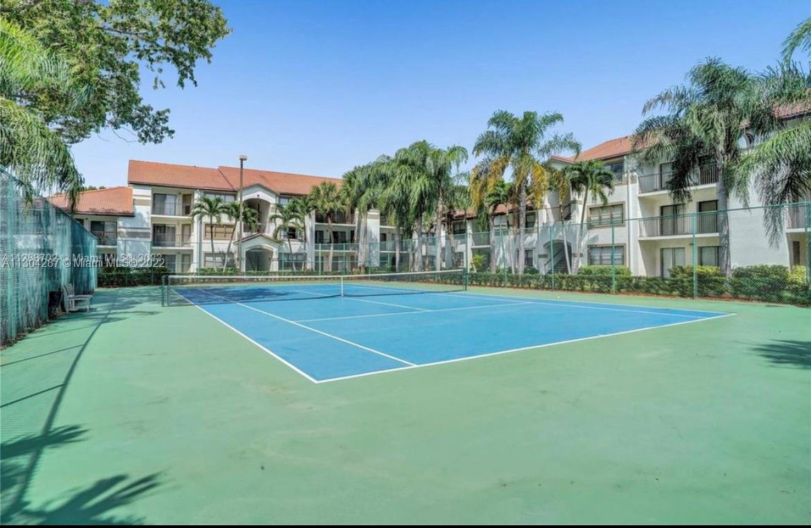 HOLLYWOOD PARC CONDOMINIU - Residential