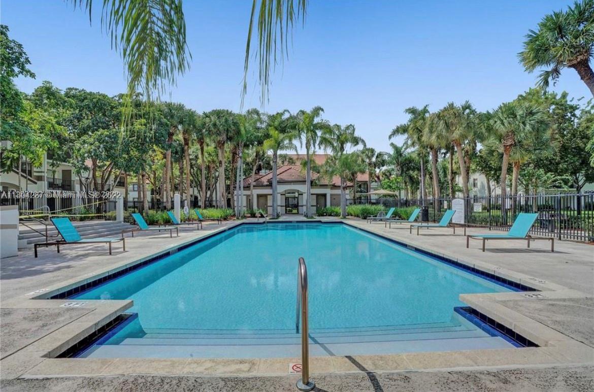 HOLLYWOOD PARC CONDOMINIU - Residential