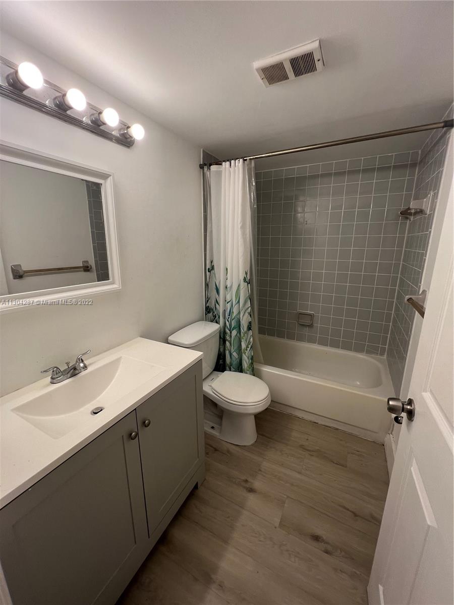 HOLLYWOOD PARC CONDOMINIU - Residential