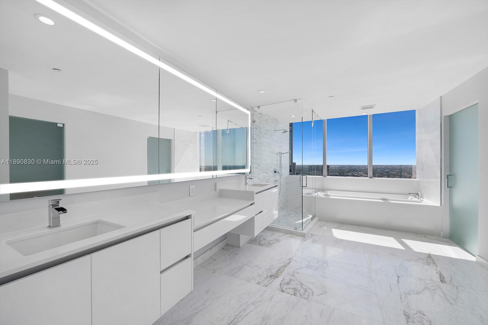 PARAMOUNT MIAMI WORLDCENT - Residential