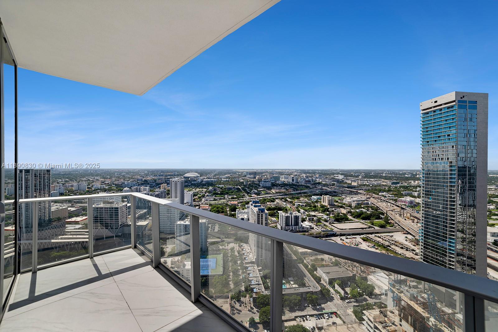 PARAMOUNT MIAMI WORLDCENT - Residential