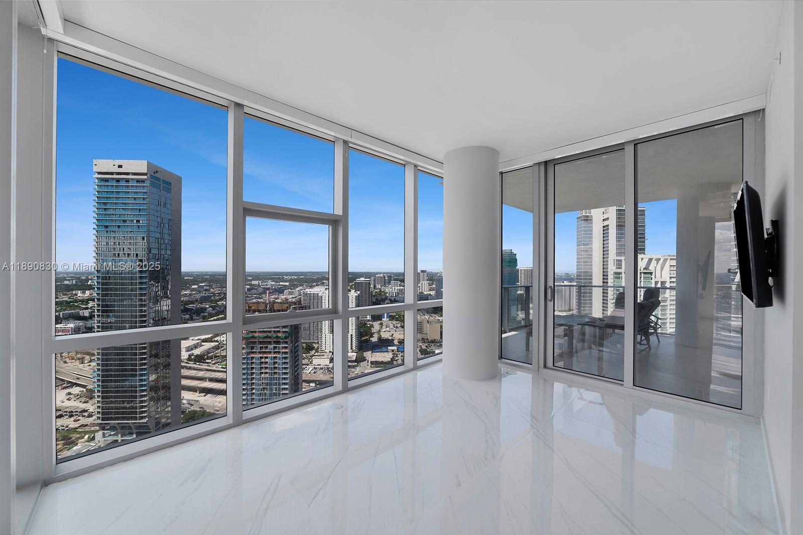PARAMOUNT MIAMI WORLDCENT - Residential