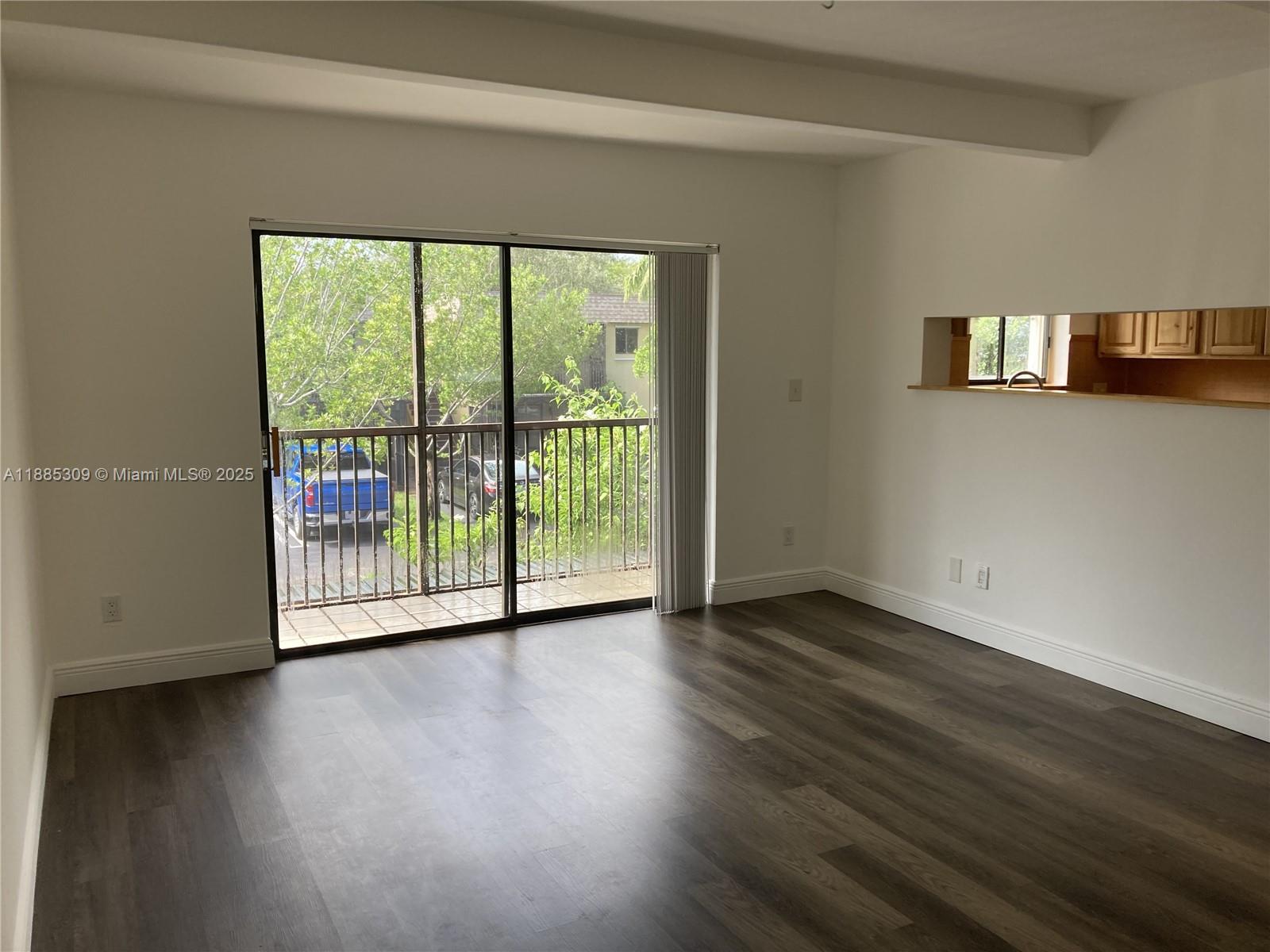 VILLAGE TOWNHOUSE-POMPANO - Residential