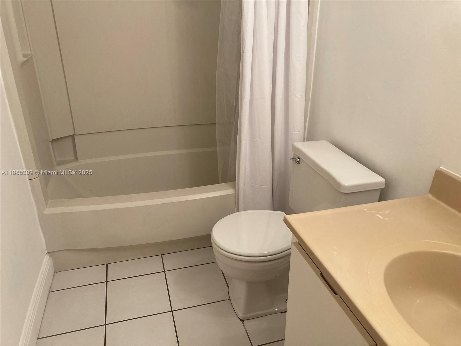 VILLAGE TOWNHOUSE-POMPANO - Residential