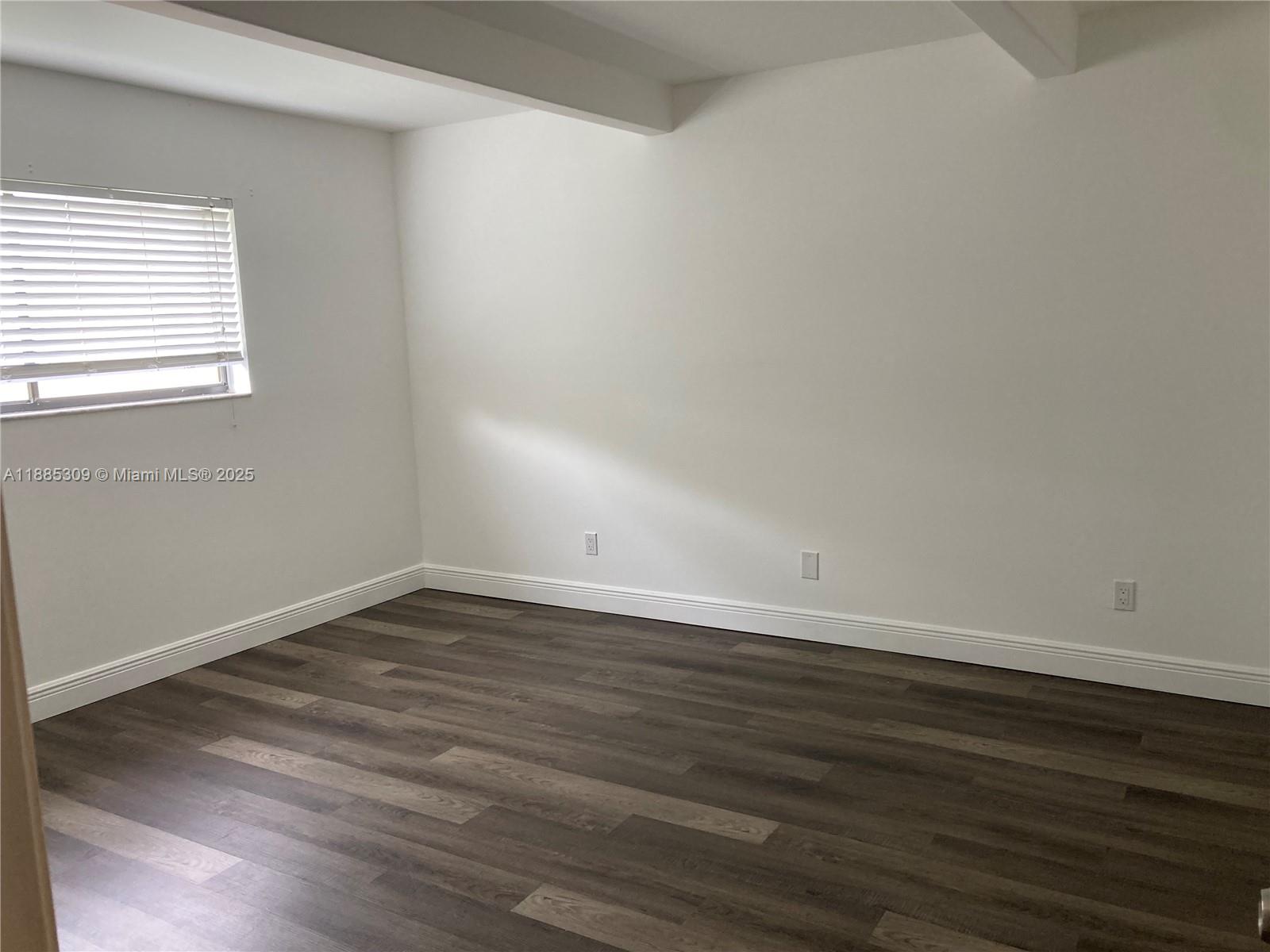 VILLAGE TOWNHOUSE-POMPANO - Residential