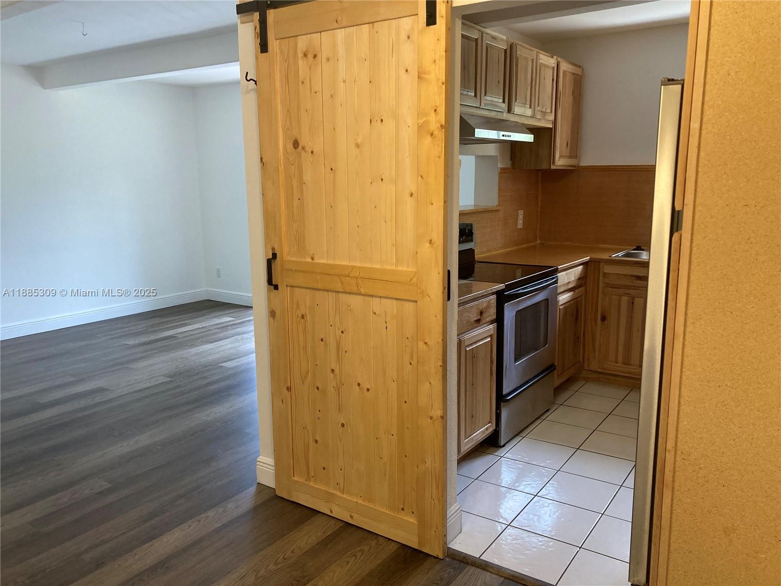 VILLAGE TOWNHOUSE-POMPANO - Residential