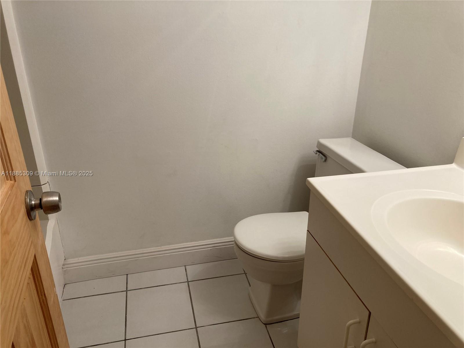 VILLAGE TOWNHOUSE-POMPANO - Residential