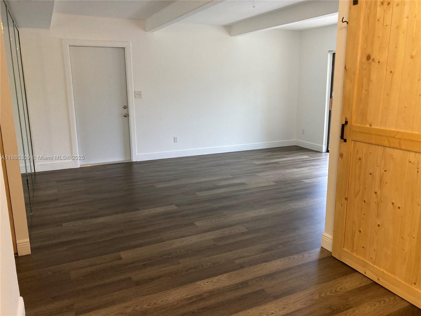 VILLAGE TOWNHOUSE-POMPANO - Residential