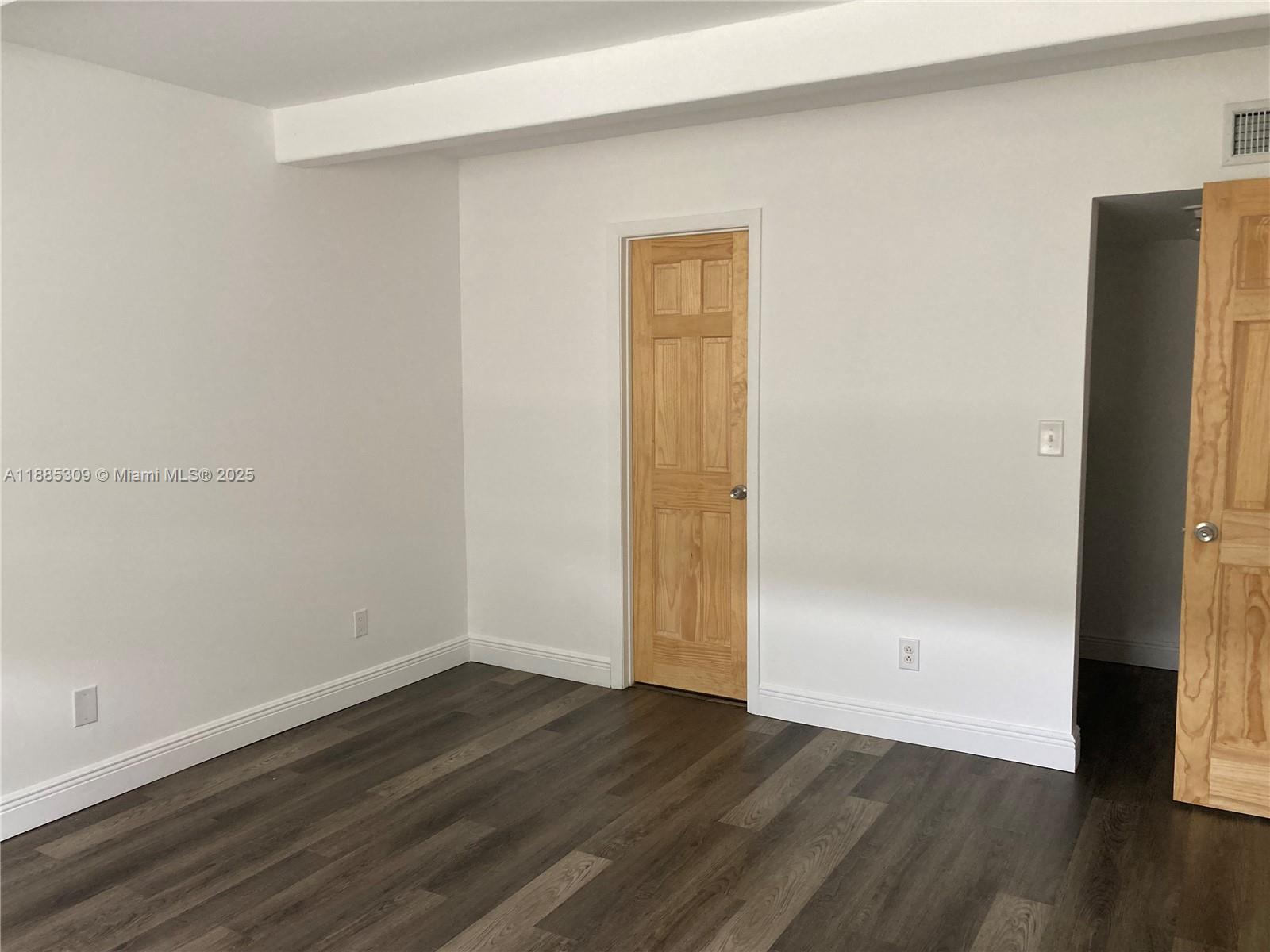 VILLAGE TOWNHOUSE-POMPANO - Residential