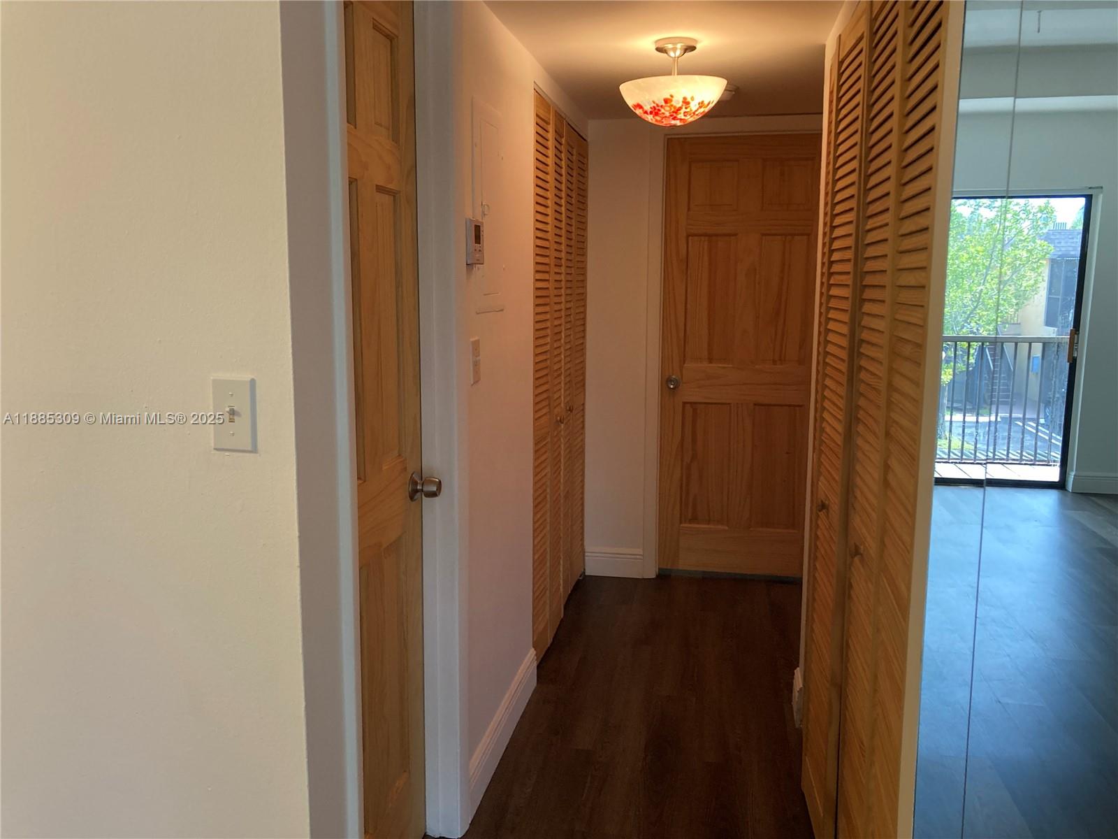 VILLAGE TOWNHOUSE-POMPANO - Residential