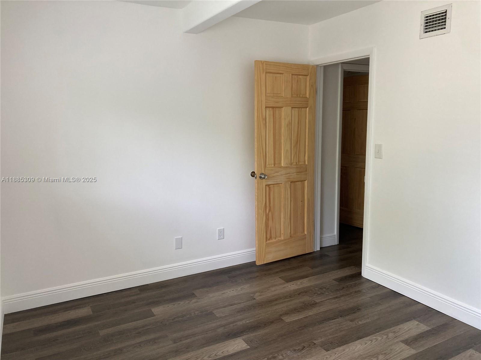 VILLAGE TOWNHOUSE-POMPANO - Residential