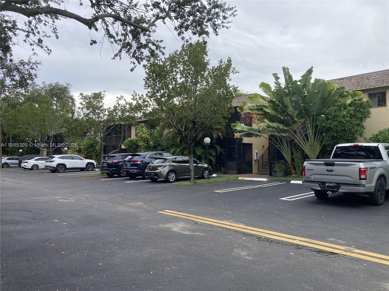 VILLAGE TOWNHOUSE-POMPANO - Residential