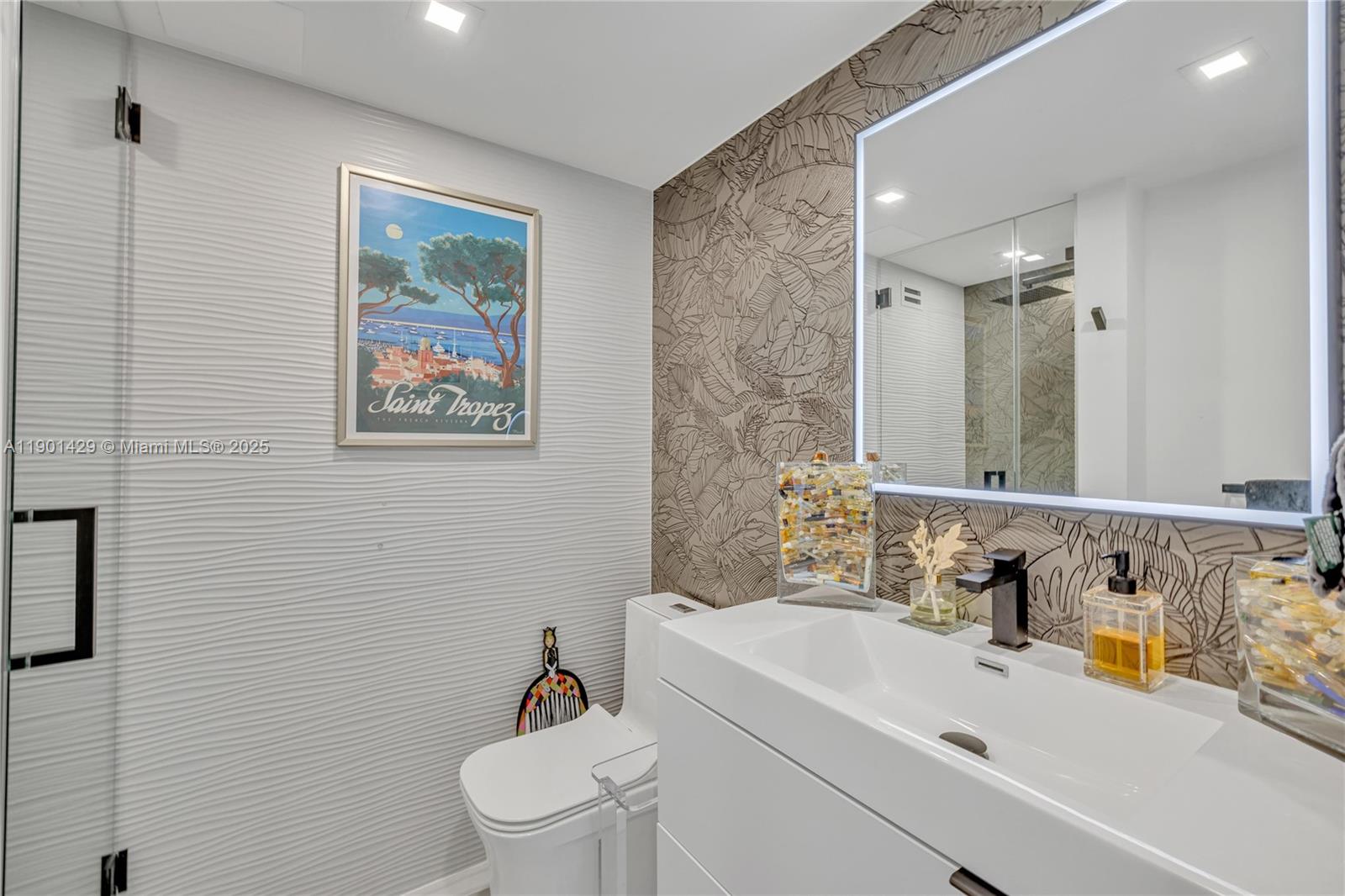 5600 CONDO - Residential Lease