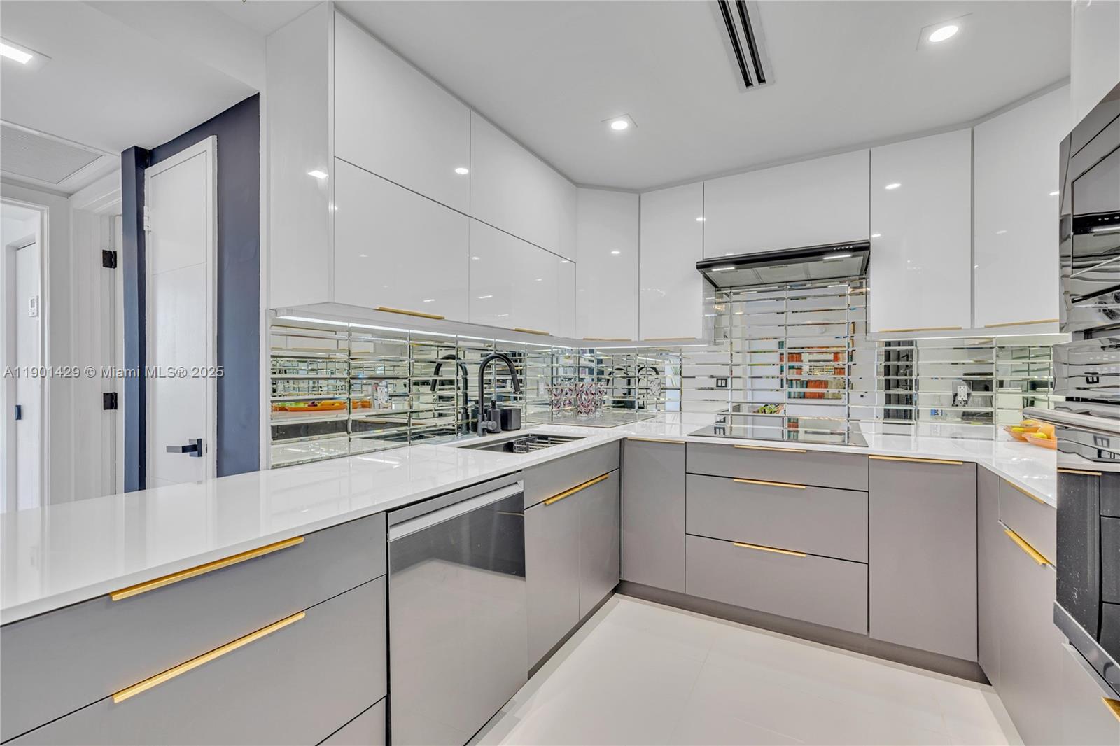 5600 CONDO - Residential Lease