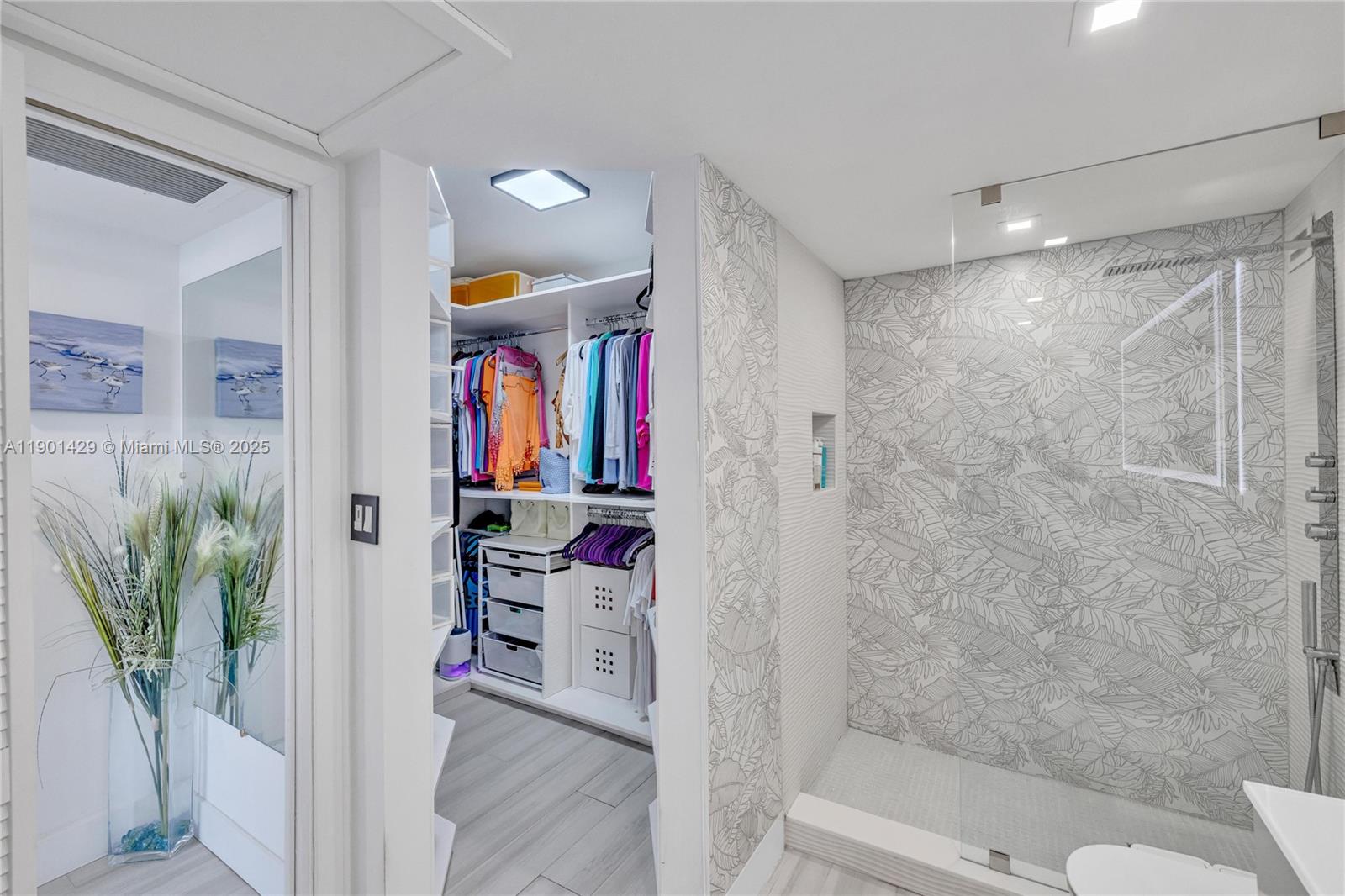 5600 CONDO - Residential Lease