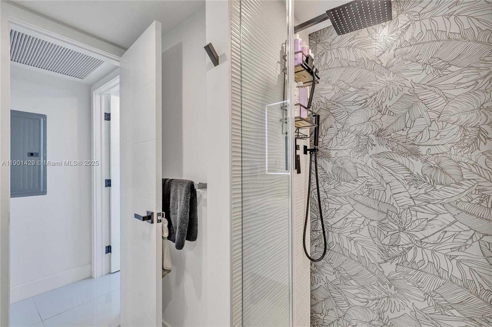 5600 CONDO - Residential Lease