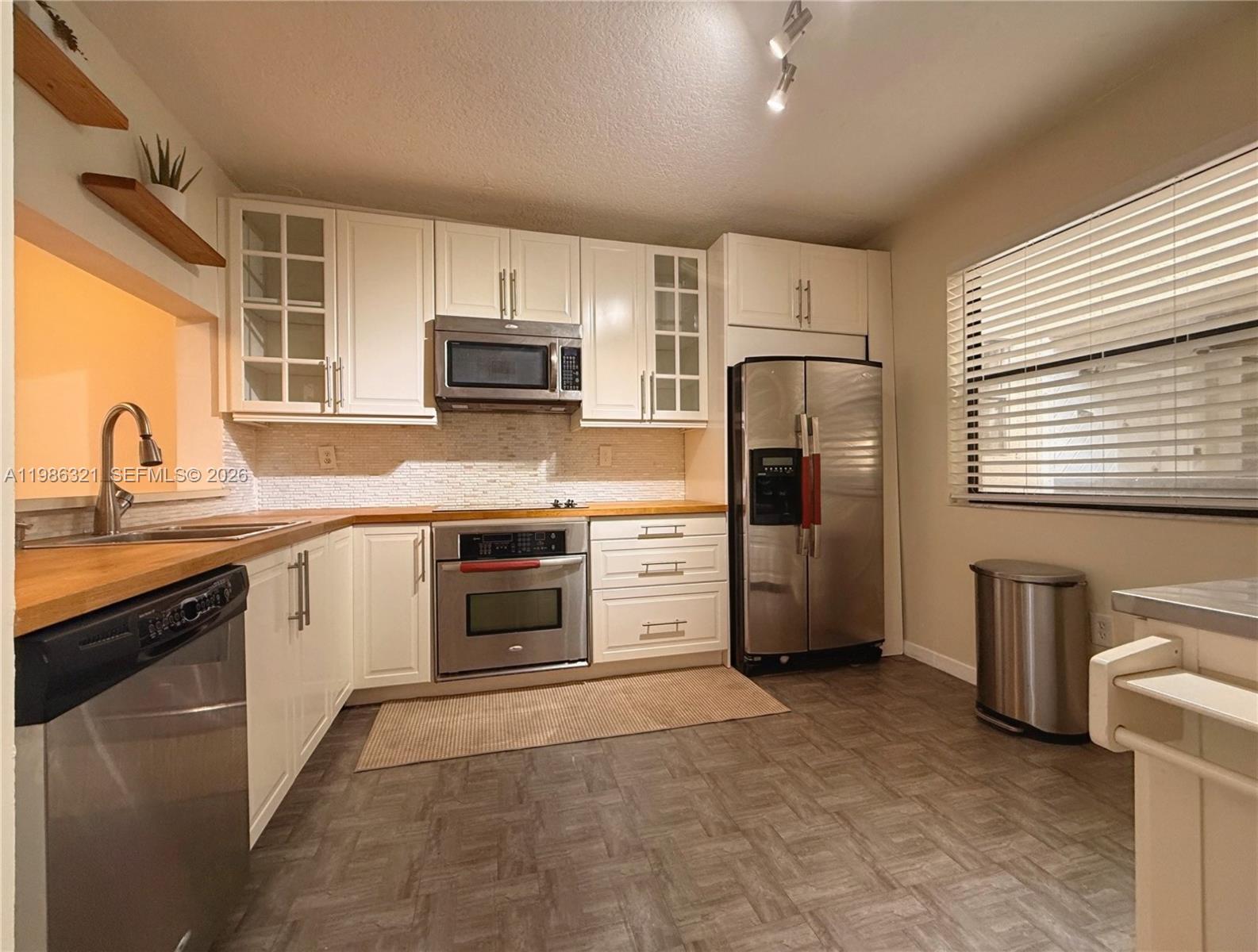 SUMMERTREE VILG CALIF CL - Residential