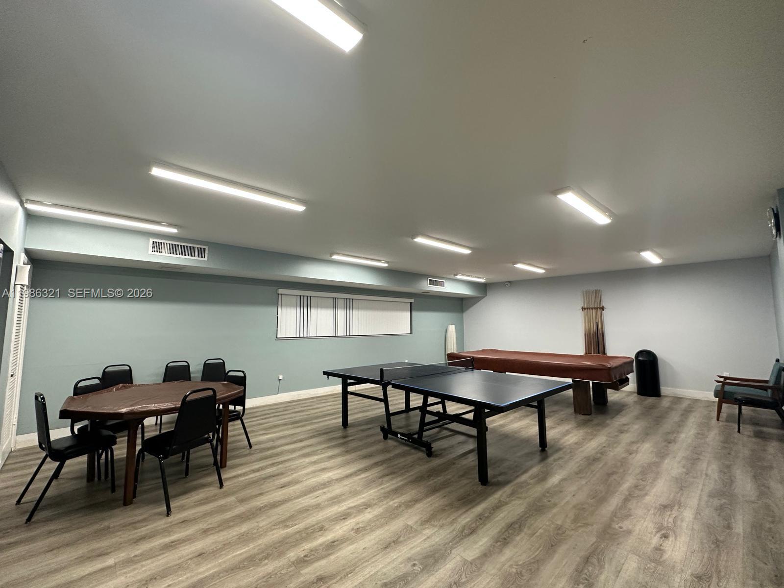 SUMMERTREE VILG CALIF CL - Residential