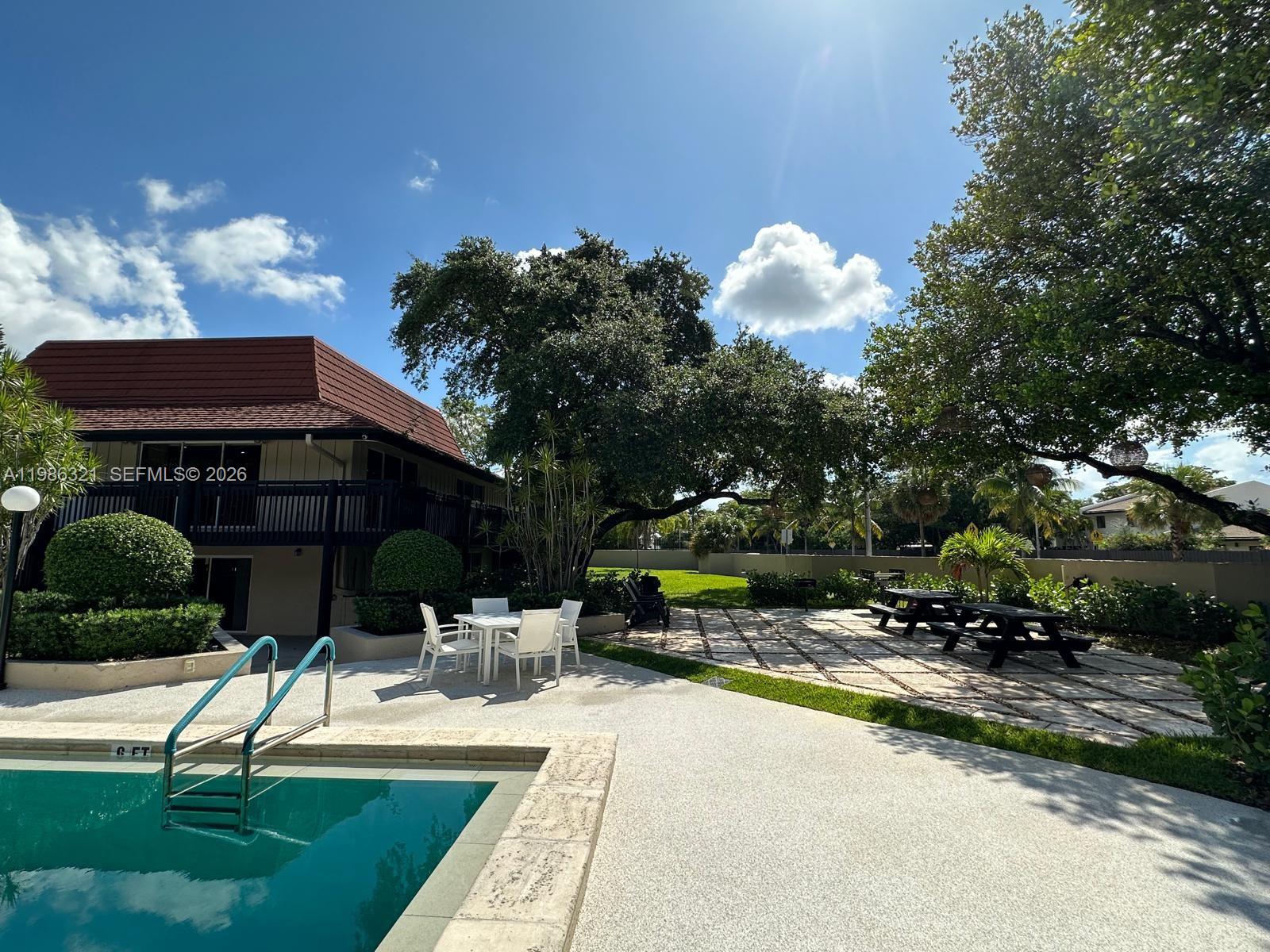 SUMMERTREE VILG CALIF CL - Residential