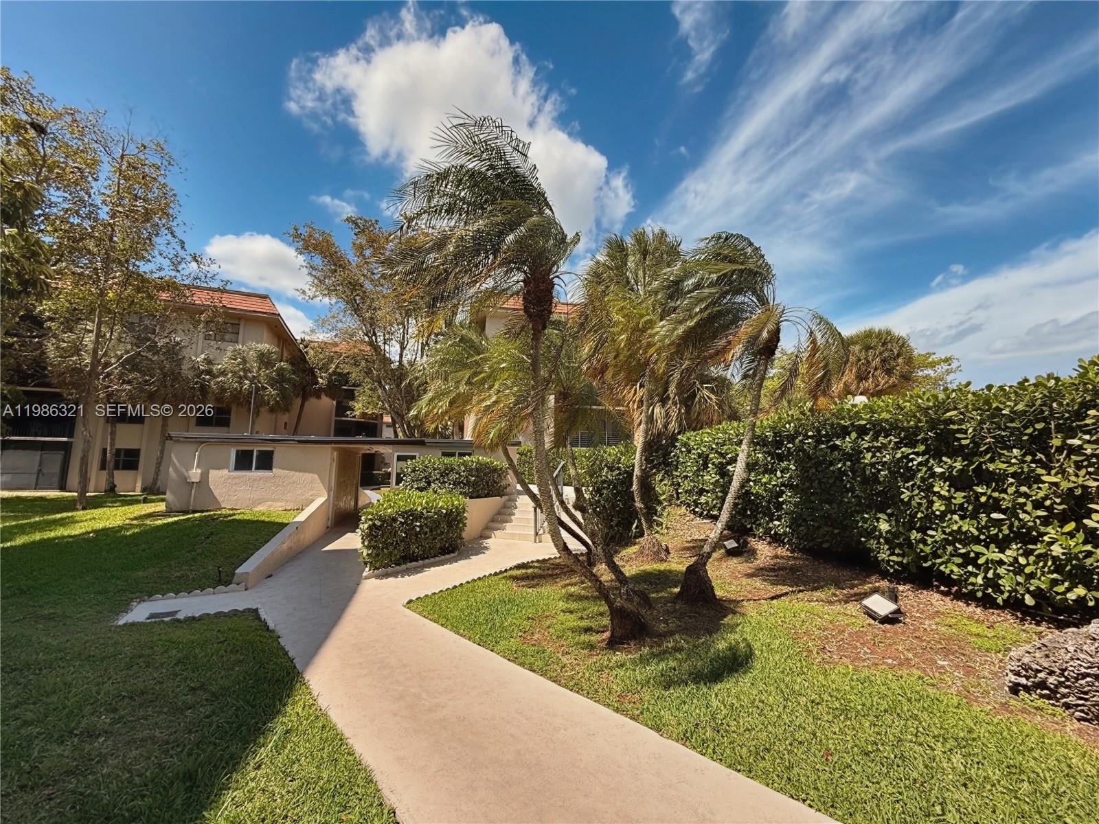 SUMMERTREE VILG CALIF CL - Residential